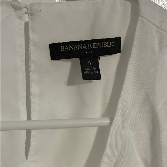 Banana Republic Cream Sleeveless Blouse - Picture 2 of 3